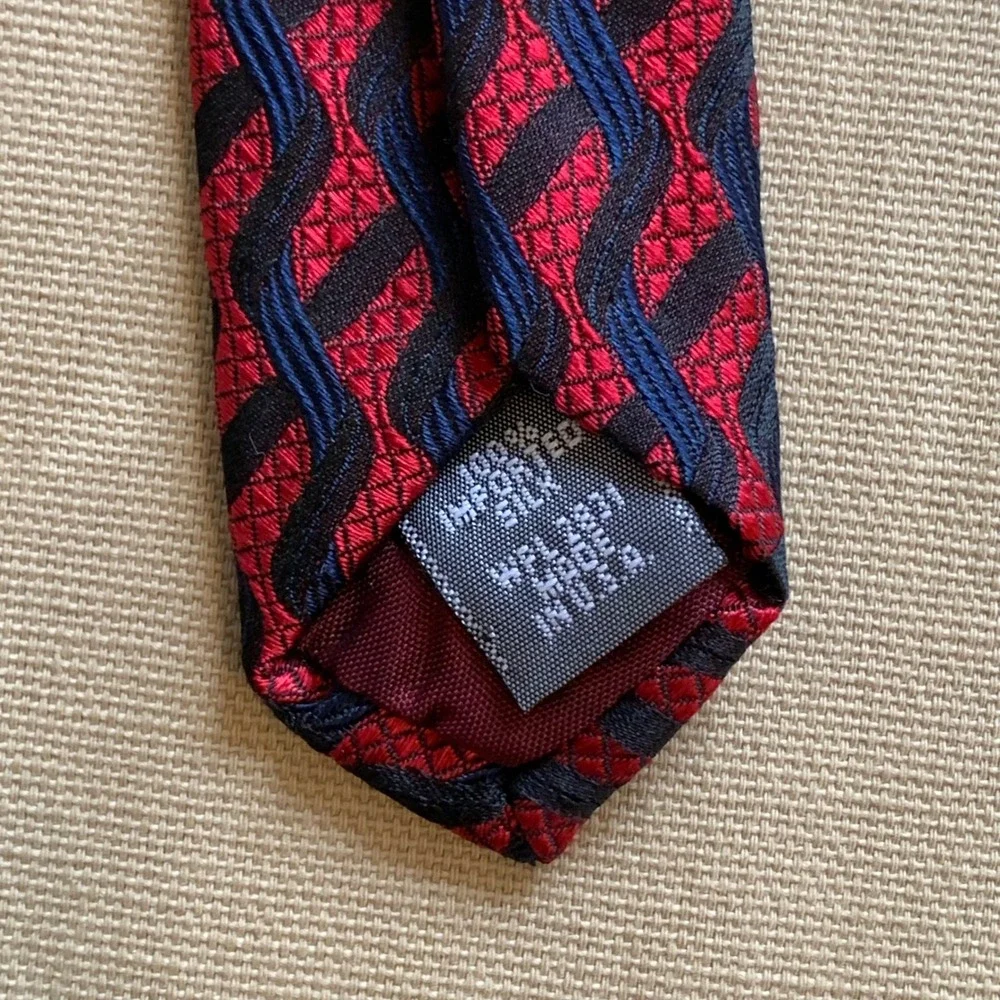 ZYLOSE‎ GEORGE MACHADO Red Navy Blue Geometric 100% Silk Men Neck Tie USA 58